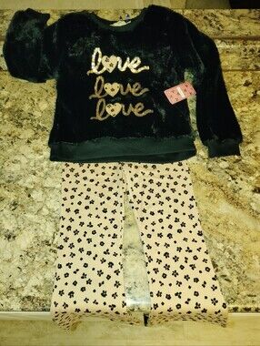 nwt 8 Girls Btween Black Fuzzy 'Love' Top with Pink Floral Print Pants